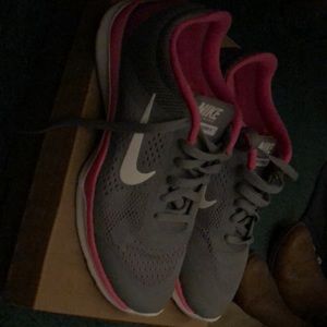 Never worn nikey sneakers